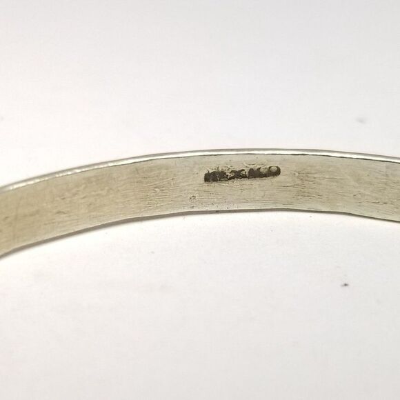 Vintage Silver Tone Hammered Floral Design Bangle Bracelet, Skinny Stacking - Picture 4 of 8